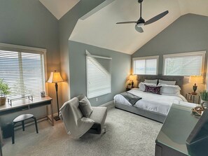 3 habitaciones, escritorio, tabla de planchar con plancha y wifi gratis