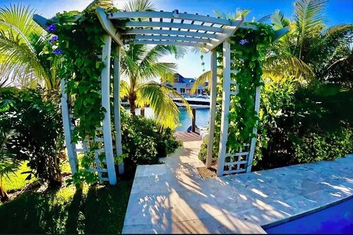 Luxury Water Front Villa Freeport Bahamas
