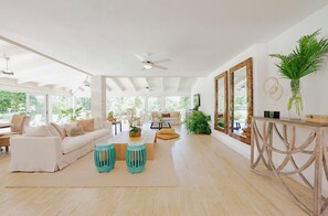 Télévision, baby-foot, table de tennis de table