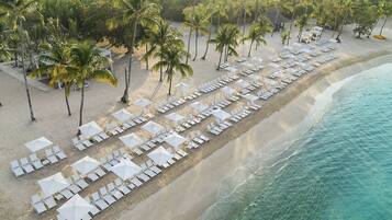 Beach nearby, sun-loungers, beach towels