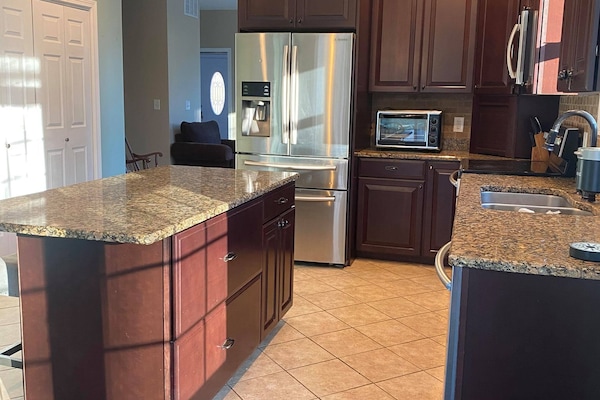 KĂŒhlschrank, Mikrowelle, Ofen, Herdplatte