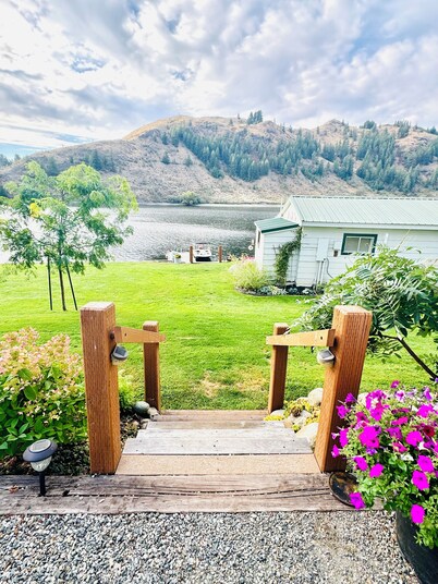 Cozy Lakefront Cabin - Hunters Welcome!