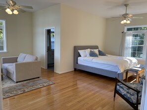 4 多间卧室、办公桌、熨斗/熨衣板、旅行婴儿床