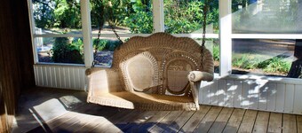 10 % DISCOUNT Cheerful home on 3.5 acres with plenty parking /long term rental