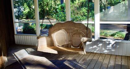 10 % DISCOUNT Cheerful home on 3.5 acres with plenty parking /long term rental