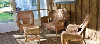 10 % DISCOUNT Cheerful home on 3.5 acres with plenty parking /long term rental