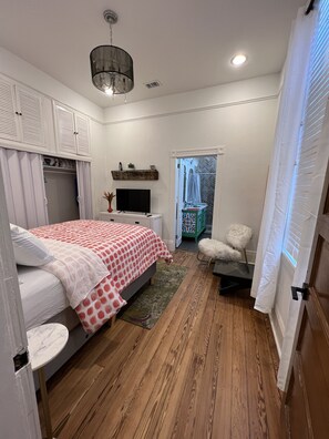 2 chambres, fer et planche à repasser, accès au Wi-Fi (inclus)