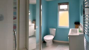 Combined shower/bathtub, towels, soap, toilet paper