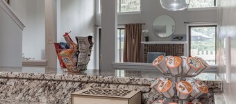 Modern Spacious 2BR w/ King Bed & Private Patio (So CLT)