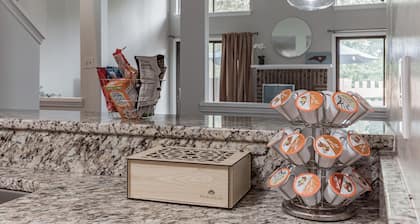 Modern Spacious 2BR w/ King Bed & Private Patio (So CLT)