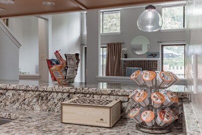 Modern Spacious 2BR w/ King Bed & Private Patio (So CLT)