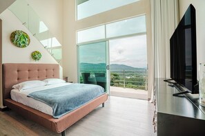 4 bedrooms, in-room safe, desk, travel crib