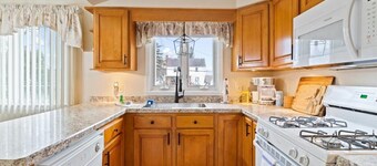 The Cozy House & Romantic Fireplace