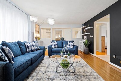 The Cozy House & Romantic Fireplace