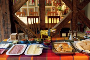 Free daily buffet breakfast - Casablu Hotel (Valparaiso)