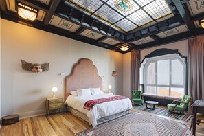 Deluxe Room | Premium bedding, in-room safe, blackout curtains, iron/ironing board - Casablu Hotel (Valparaiso)