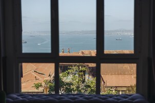 Deluxe Room | Premium bedding, in-room safe, blackout drapes, iron/ironing board