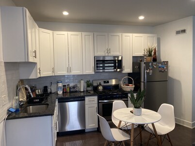 Philadelphia apartment close to the art museum and center city area