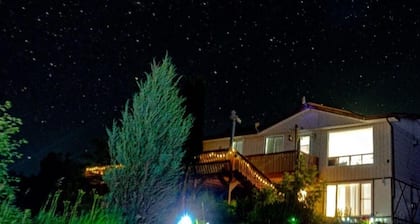 Cozy Sunset Cottage Overlooking Rice Lake