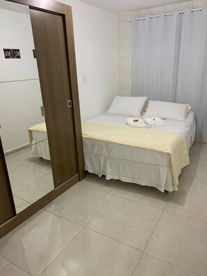 2 chambres, fer et planche à repasser, Wi-Fi gratuit, draps fournis