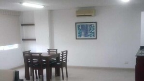Appartement Prestige | Coffre-fort, bureau, espace de travail pour ordinateurs portables