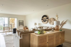 Smart TV y chimenea 