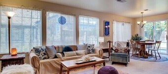 Magical Angel House Unit B In Town Retreat with Great Mount Shasta View