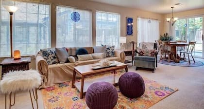 Magical Angel House Unit B In Town Retreat with Great Mount Shasta View