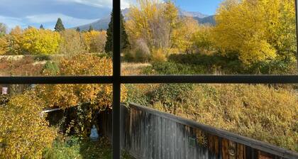 Magical Angel House Unit B In Town Retreat with Great Mount Shasta View