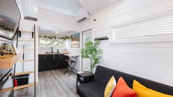 Fernseher, Kamin, DVD-Player, Arbeitsbereiche