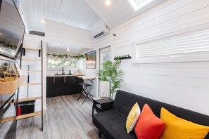 Fernseher, Kamin, DVD-Player, Arbeitsbereiche