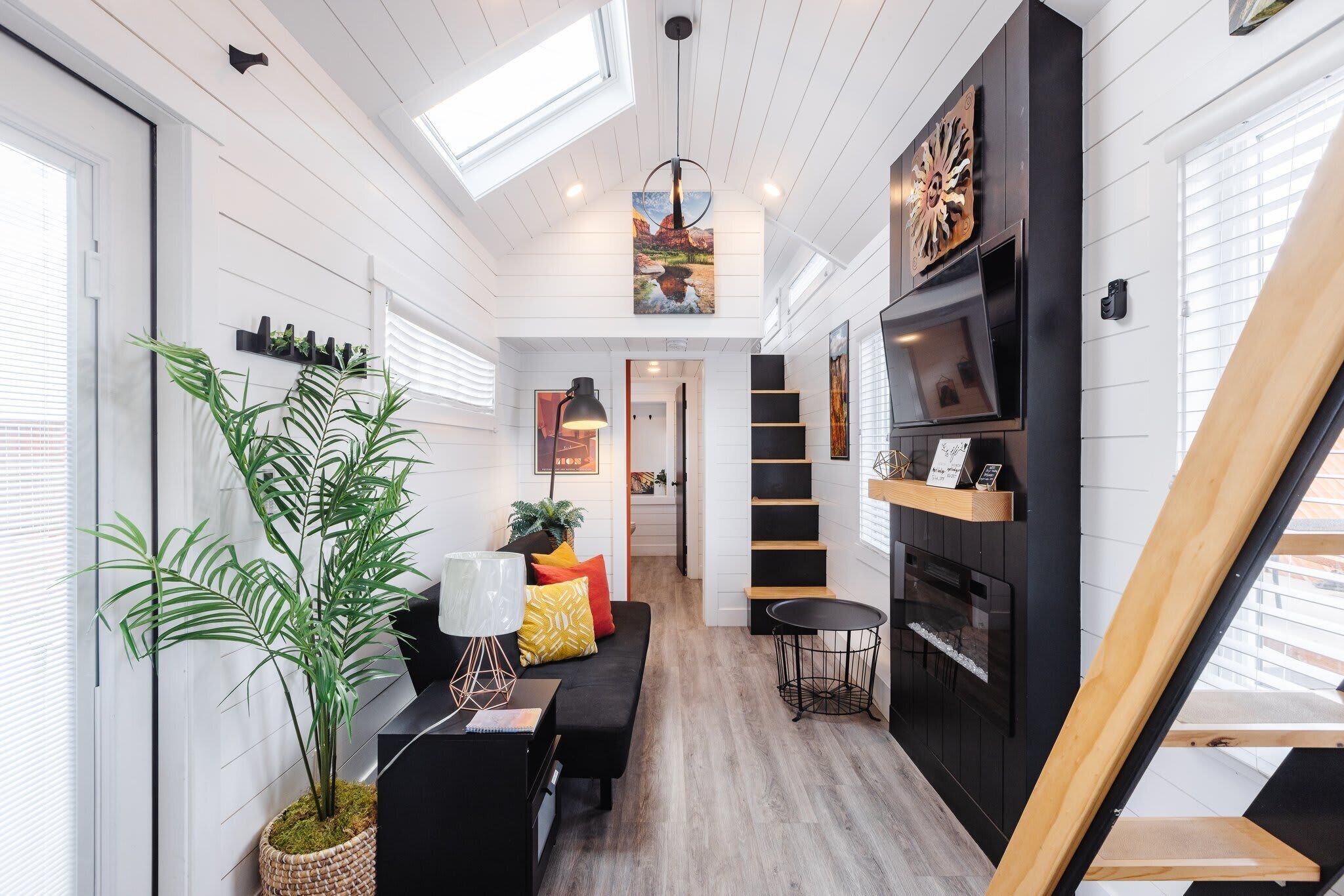 テレビ、暖炉、DVD プレーヤー、書斎 / ワークスペース