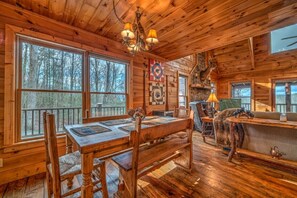 Dining - New!, Heart of Aska Adventure, Hot Tub, Mountain View (Blue Ridge)