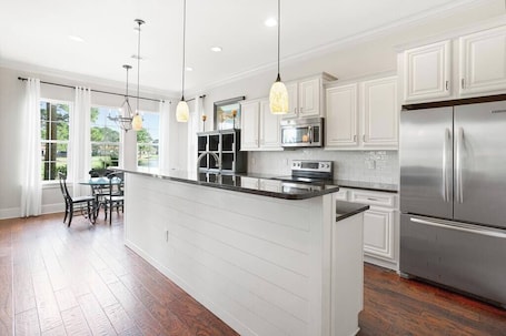 冷蔵庫、電子レンジ、オーブン、コンロ. Sandestin 4BR Golf Home w/ 2 Golf Carts - On Golf Course