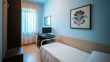 Einzelzimmer | Hochwertige Bettwaren, Daunenbettdecken, Minibar, Schreibtisch