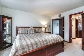 1 dormitorio, tabla de planchar con plancha, cuna de viaje y wifi