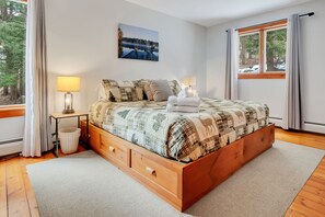 5 bedrooms, iron/ironing board, free WiFi, bed sheets