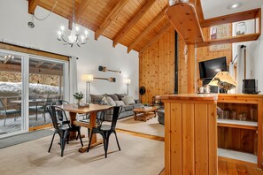 Smart TV, fireplace, stereo