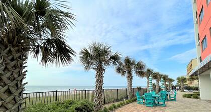FANTASTIC OCEAN VIEWS FROM A BEAUTIFUL OCEAN FRONT CONDO!