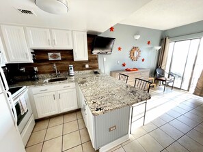 Fridge, microwave, oven, stovetop - FANTASTIC OCEAN VIEWS FROM A BEAUTIFUL OCEAN FRONT CONDO! (Myrtle Beach)