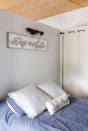 1 chambre, bureau, fer et planche à repasser, accès au Wi-Fi (inclus)