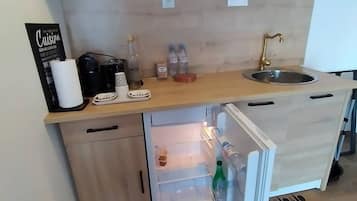 Microwave, coffee/tea maker, cookware/dishes/utensils