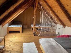 1 bedroom, desk, free WiFi, bed sheets