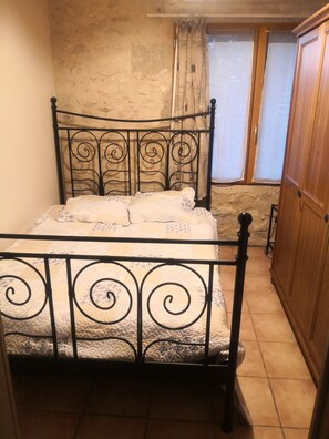6 Schlafzimmer, Bügeleisen/Bügelbrett, Reisekinderbett, WLAN