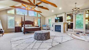 5 slaapkamers, een bureau, een strijkplank/strijkijzer, reisbedje