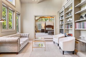 Smart TV, fireplace, books, stereo