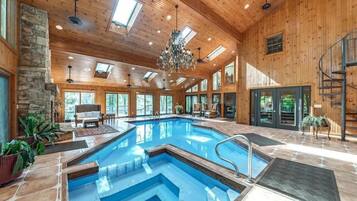 Indendørs pool, opvarmet pool