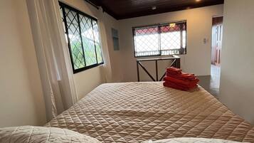 1 bedroom, desk, WiFi (free), bed sheets