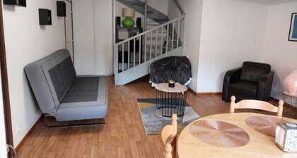 Duplex apartment ideally located in the town center and 150 m from the ski lifts