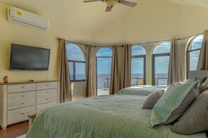 5 bedrooms, desk, travel crib, free WiFi